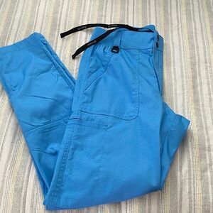 Women’s Carhartt Force Flex Modern Fit scrub pants in XS.